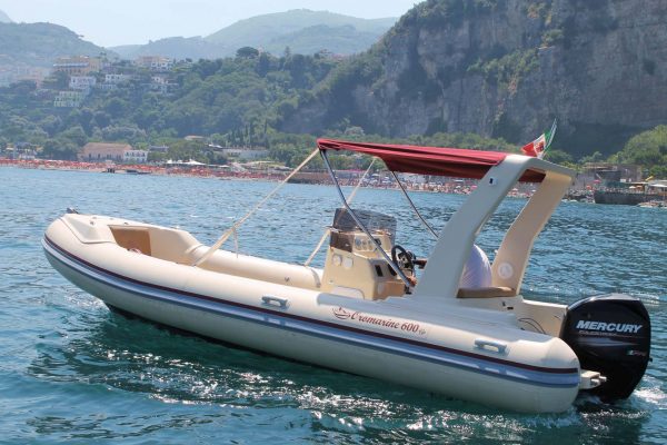 Positano sorrento capri noleggio gommone rental boat Oromarine 600 (2)